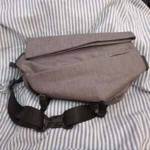 NIID Radiant Urban Sling Bag - Quick Access, Expandable, Multipurpose Crossbody
